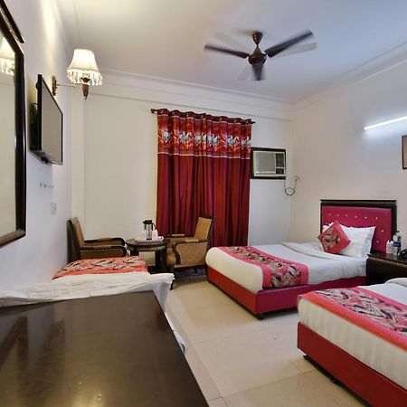 Family Spot Hotel New Delhi Exterior foto
