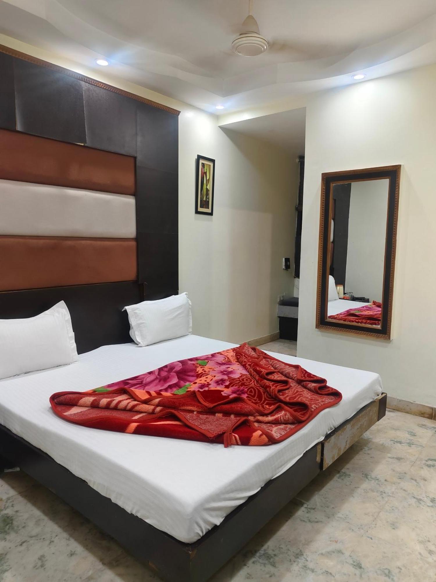 Family Spot Hotel New Delhi Exterior foto