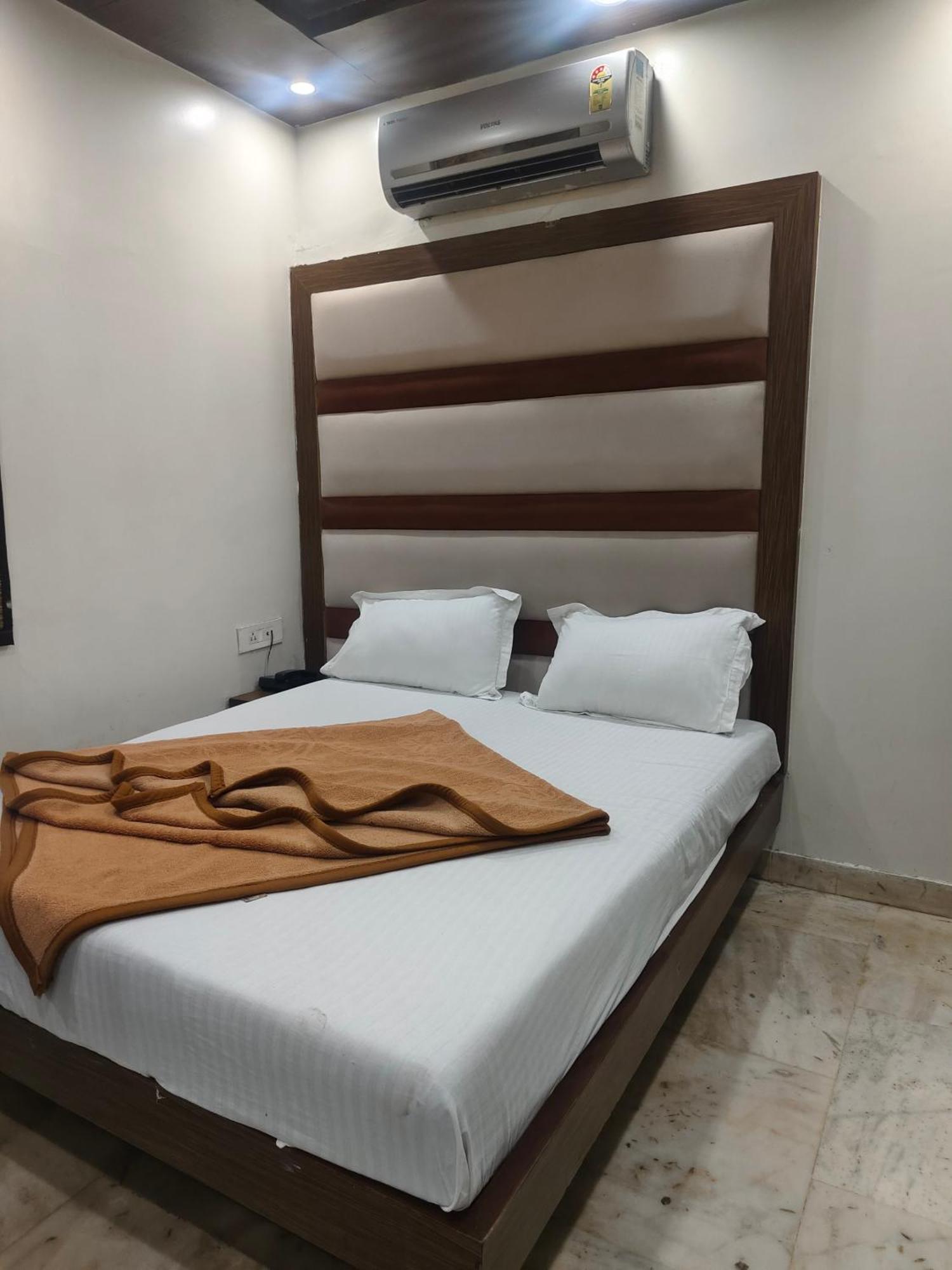 Family Spot Hotel New Delhi Exterior foto