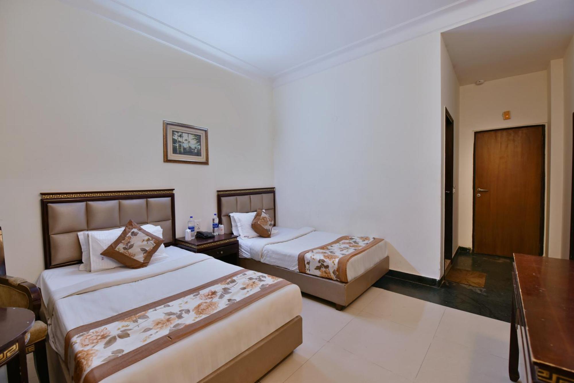 Family Spot Hotel New Delhi Exterior foto